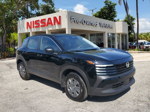 Certified 2025 Nissan Kicks S image 3