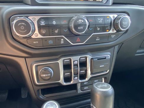 Used 2023 Jeep Wrangler Unlimited Sahara w/ Cold Weather Group AWD/4WD image 31