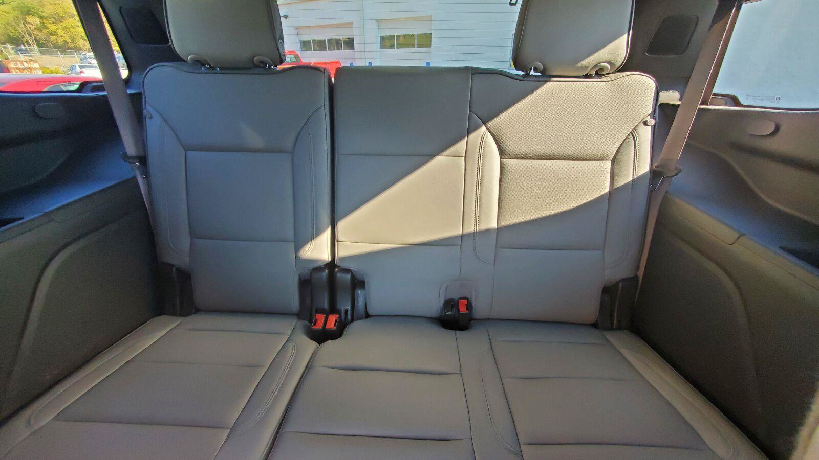 Used 2022 GMC Yukon SLT w/ SLT Premium Package AWD/4WD image 7