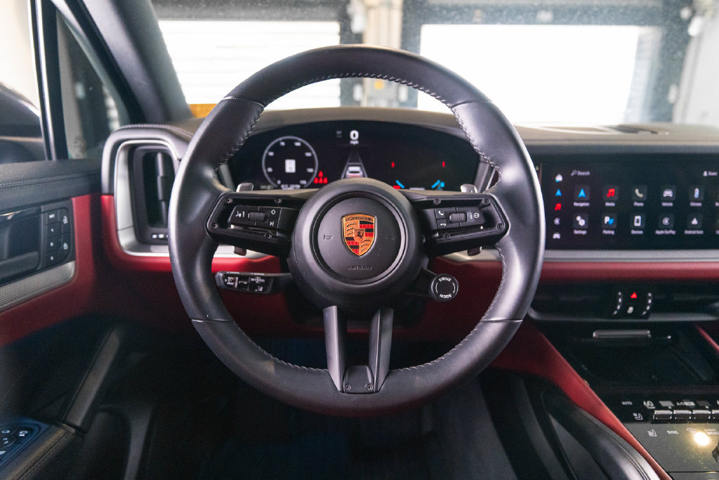 Certified 2025 Porsche Cayenne AWD/4WD image 30
