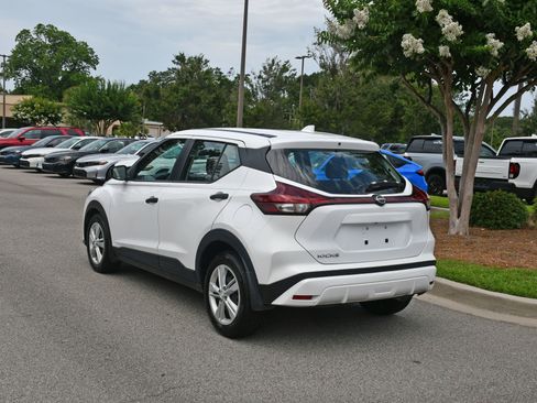 Used 2024 Nissan Kicks S FWD image 3