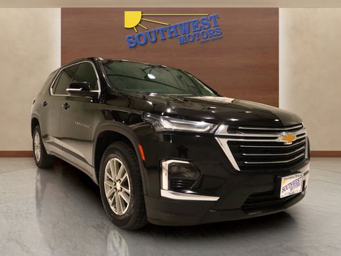 Used 2023 Chevrolet Traverse LT image 5
