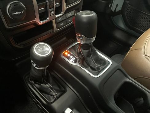 Used 2023 Jeep Wrangler Unlimited Sahara w/ Cold Weather Group AWD/4WD image 19