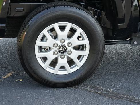 Used 2025 Toyota Tacoma SR5 RWD image 8