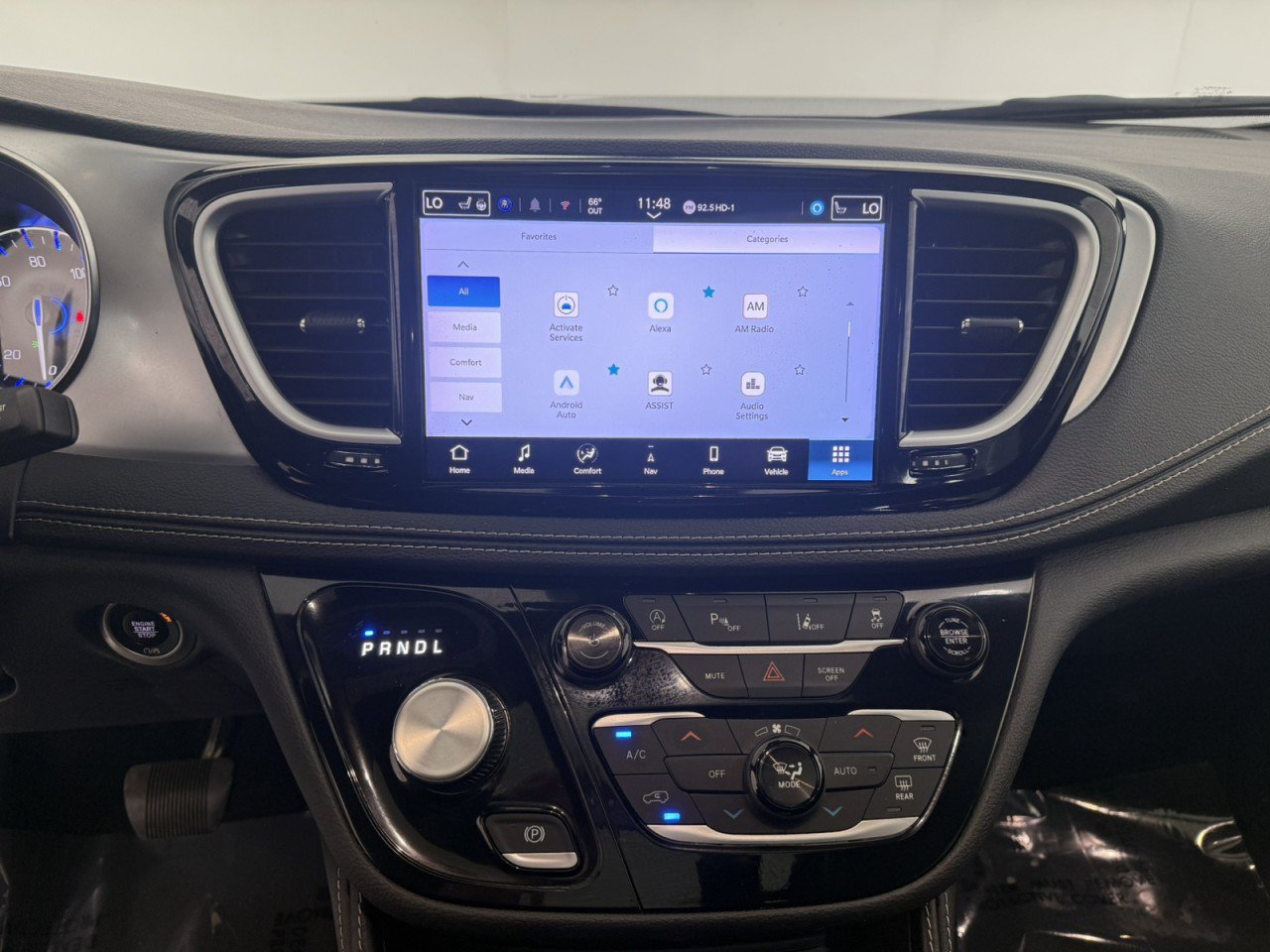 Used 2025 Chrysler Pacifica Limited FWD image 20