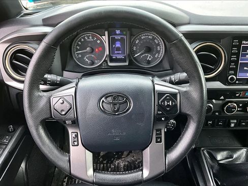 Used 2020 Toyota Tacoma TRD Off-Road image 5
