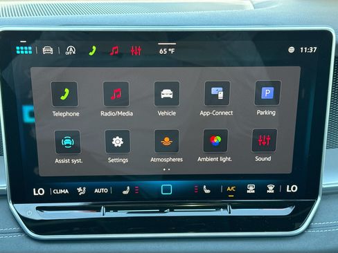 New 2026 Volkswagen Tiguan SE R-Line FWD image 32