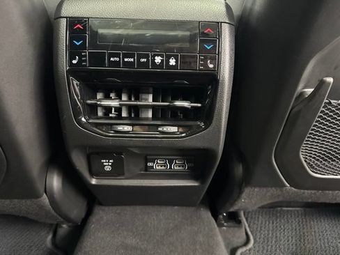 Used 2023 Jeep Grand Cherokee Summit w/ Luxury Tech Group V AWD/4WD image 36