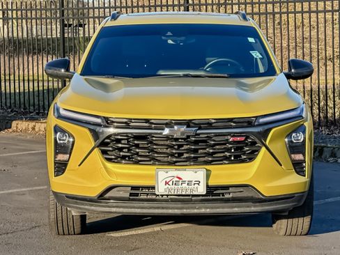 Used 2024 Chevrolet Trax RS w/ Sunroof Package image 8