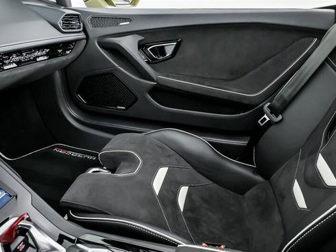 Used 2022 Lamborghini Huracan EVO RWD image 36
