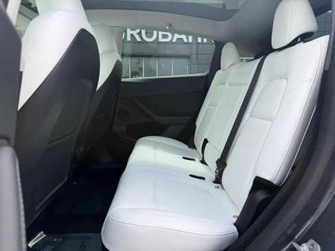 Used 2023 Tesla Model Y Performance AWD/4WD image 9
