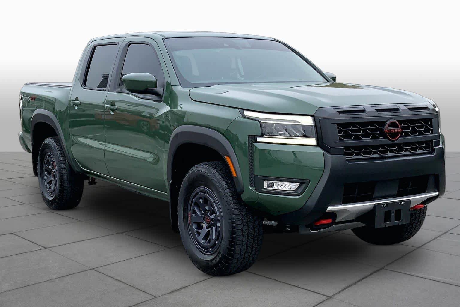 Used 2025 Nissan Frontier PRO-4X AWD/4WD image 2