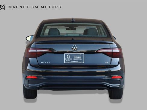 Used 2024 Volkswagen Jetta SE FWD image 11