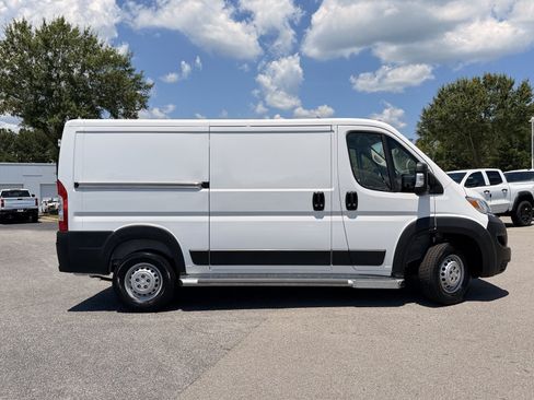 Used 2025 RAM ProMaster 2500 w/ U-Haul Equipment Group FWD image 24