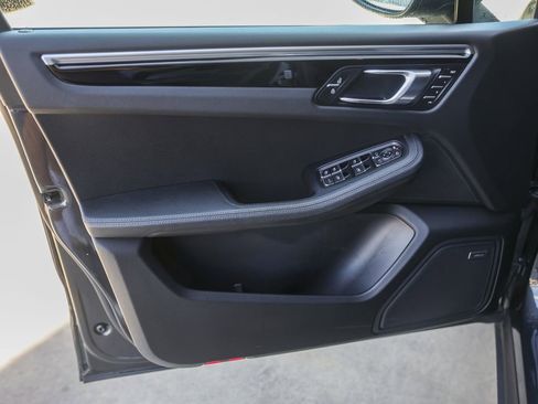 Certified 2021 Porsche Macan image 34