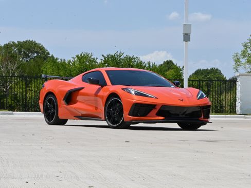 Used 2025 Chevrolet Corvette Stingray Preferred Cpe w/ Z51 Performance Package RWD image 2