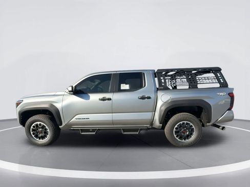 Used 2025 Toyota Tacoma TRD Off-Road AWD/4WD image 5