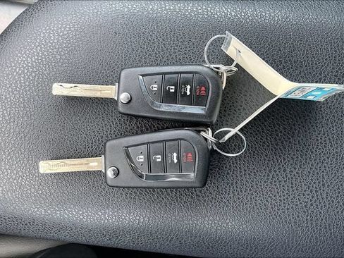 Used 2022 Toyota Camry SE FWD image 40
