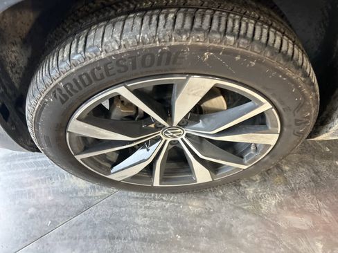 Used 2024 Volkswagen Atlas SEL Premium R-Line image 18