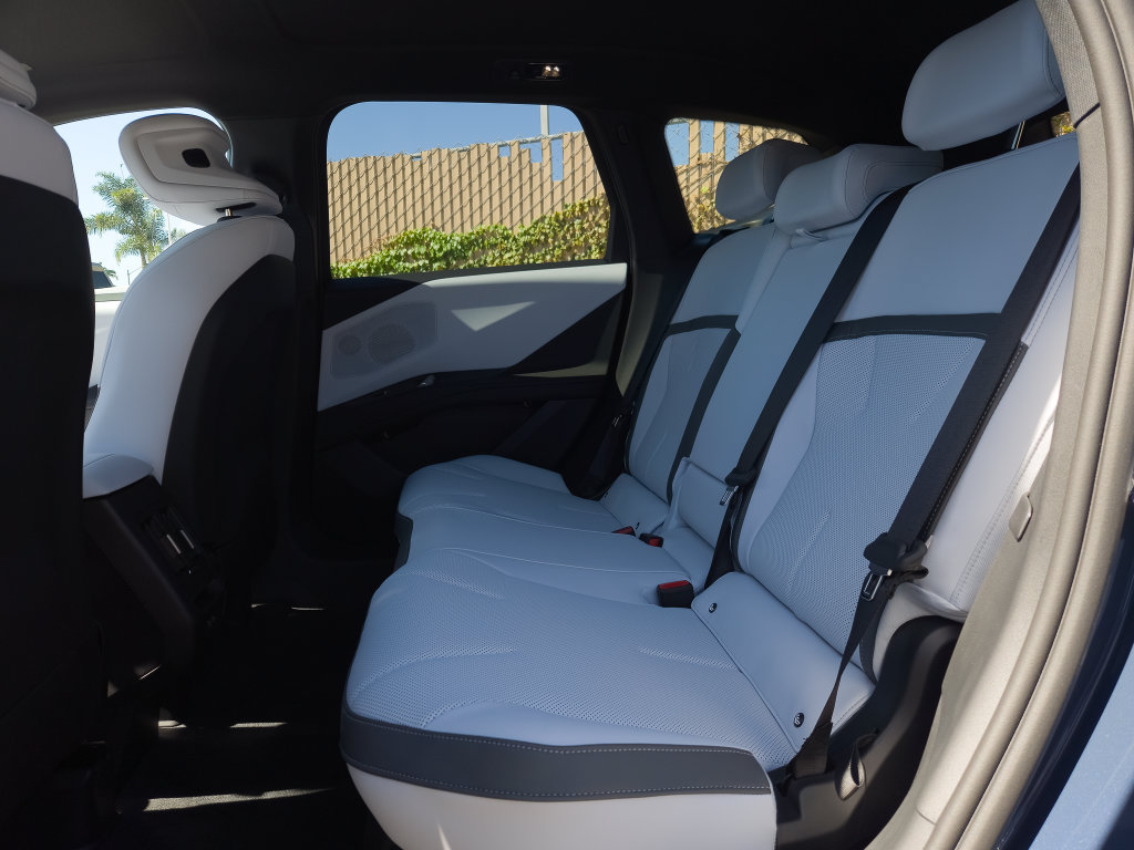 New 2027 BMW iX3 50 xDrive AWD/4WD image 8