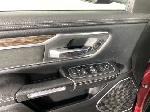 Used 2019 RAM 1500 Laramie AWD/4WD image 16