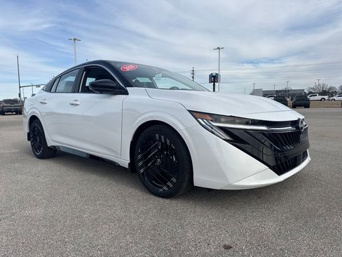 New 2026 Nissan Sentra SR w/ SR Premium Package image 9