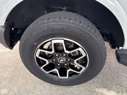 Used 2022 Ford Bronco Outer Banks AWD/4WD image 12