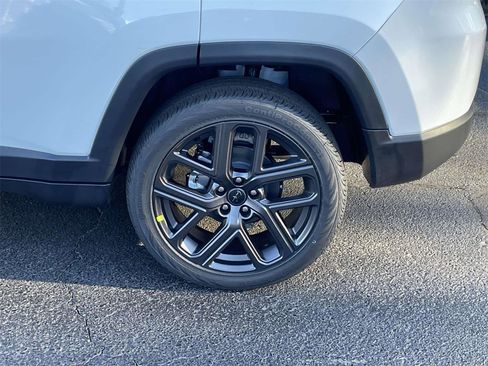 New 2026 Jeep Compass Latitude image 36