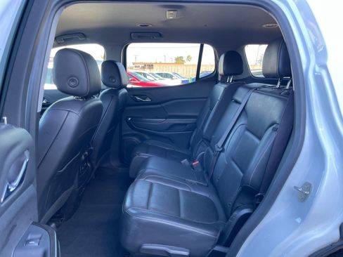 Used 2023 GMC Acadia SLT image 28