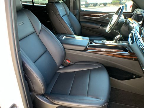 Used 2022 Cadillac Escalade Luxury image 35