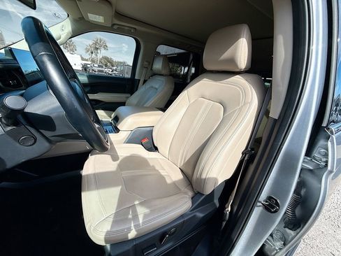 Used 2023 Ford Expedition Limited AWD/4WD image 23