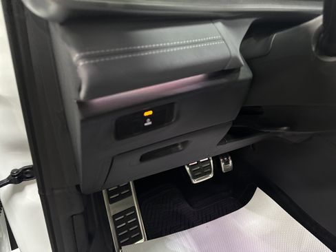 New 2026 Volkswagen Tiguan SE R-Line image 16