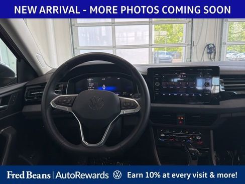 Used 2025 Volkswagen Jetta SE FWD image 10