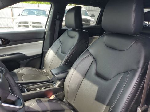 Used 2025 Jeep Compass Limited AWD/4WD image 16