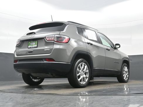 Used 2023 Jeep Compass Latitude image 29