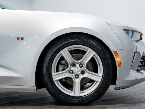 Used 2016 Chevrolet Camaro LT RWD image 9