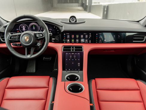 Used 2025 Porsche Taycan 4 Cross Turismo image 12