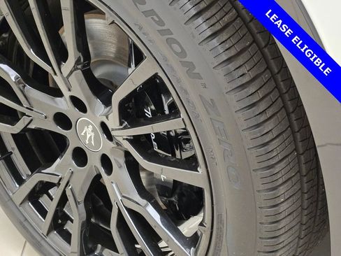 Used 2025 Maserati Grecale Modena image 14