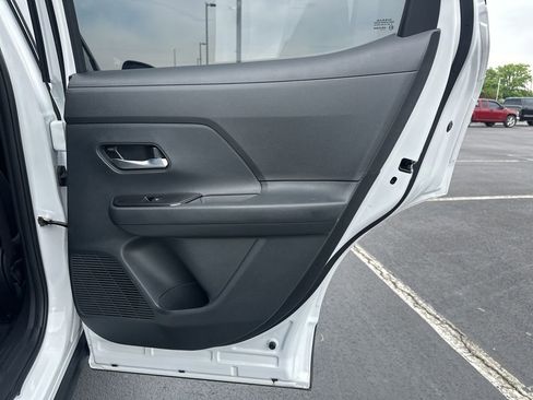 Used 2025 Nissan Kicks SV AWD/4WD image 10