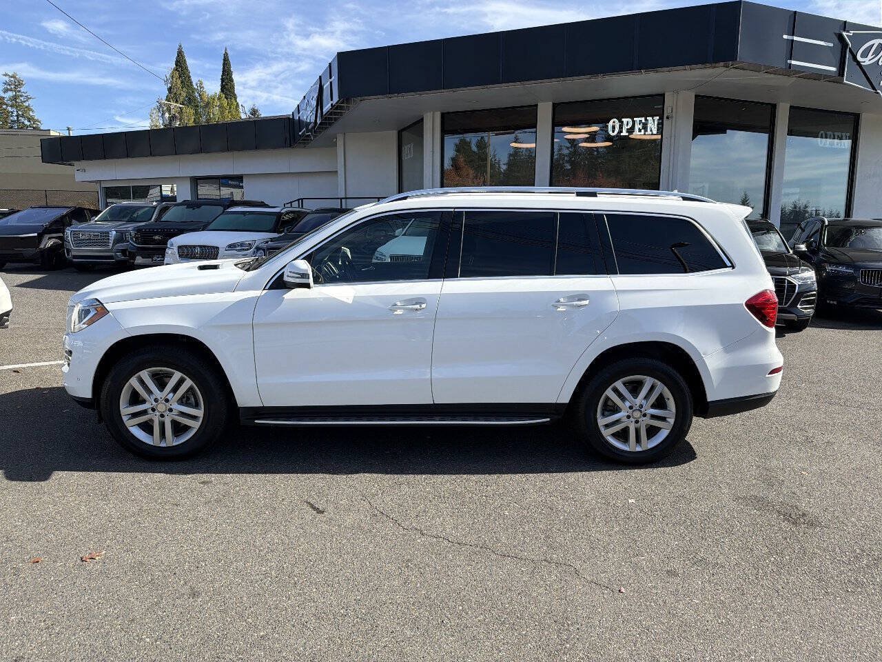 Used 2015 Mercedes-Benz GL 450 4MATIC image 2