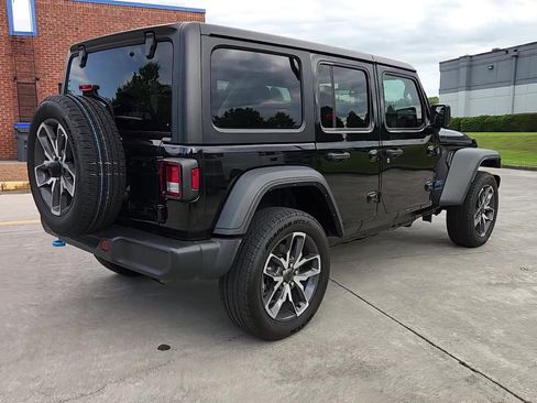 Used 2024 Jeep Wrangler Unlimited w/ Convenience Group AWD/4WD image 5