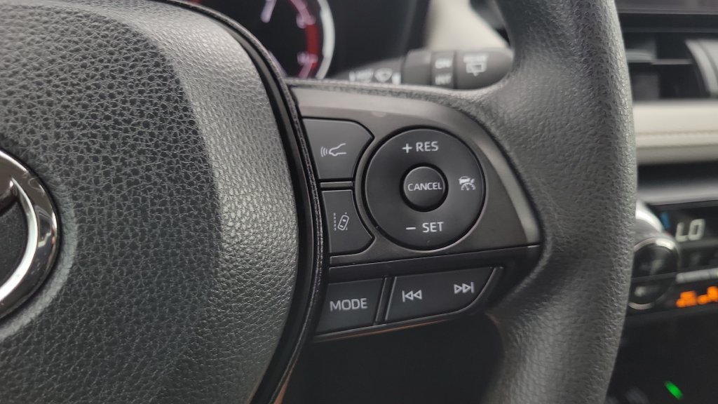 Used 2025 Toyota RAV4 XLE FWD image 19