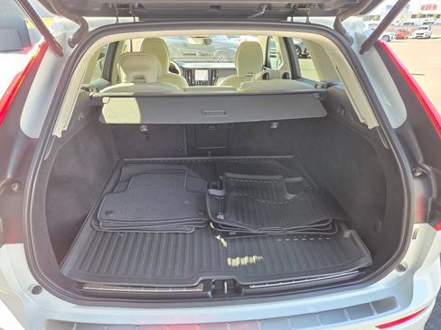 Used 2022 Volvo XC60 B5 Inscription w/ Climate Package FWD image 19