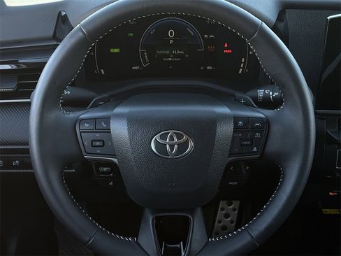 Used 2025 Toyota Camry SE w/ Convenience Package image 14