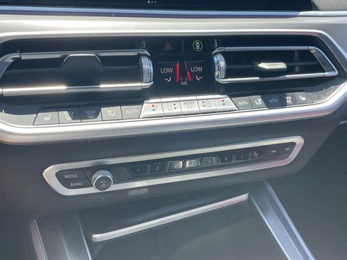 Used 2022 BMW X5 xDrive40i w/ M Sport Package image 9