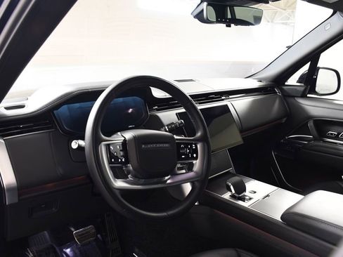 Used 2025 Land Rover Range Rover Long Wheelbase Autobiography image 12