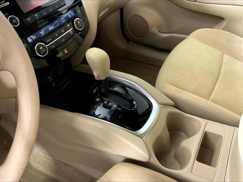 Used 2015 Nissan Rogue SV AWD/4WD image 18