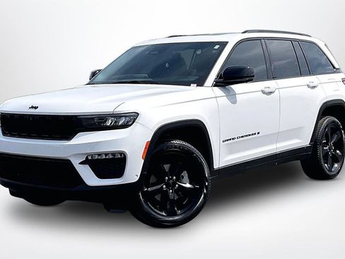 Used 2025 Jeep Grand Cherokee Limited w/ Luxury Tech Group II image 3