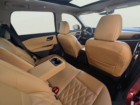 Used 2023 Nissan Rogue Platinum w/ Platinum Premium Package image 40