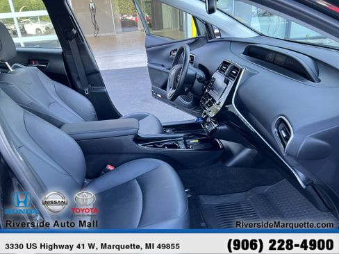 Used 2022 Toyota Prius XLE AWD/4WD image 26